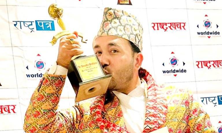 अभिनेता श्रीदेव भट्टराईलाई अफ्रीकामा उत्कृष्ट अवार्ड